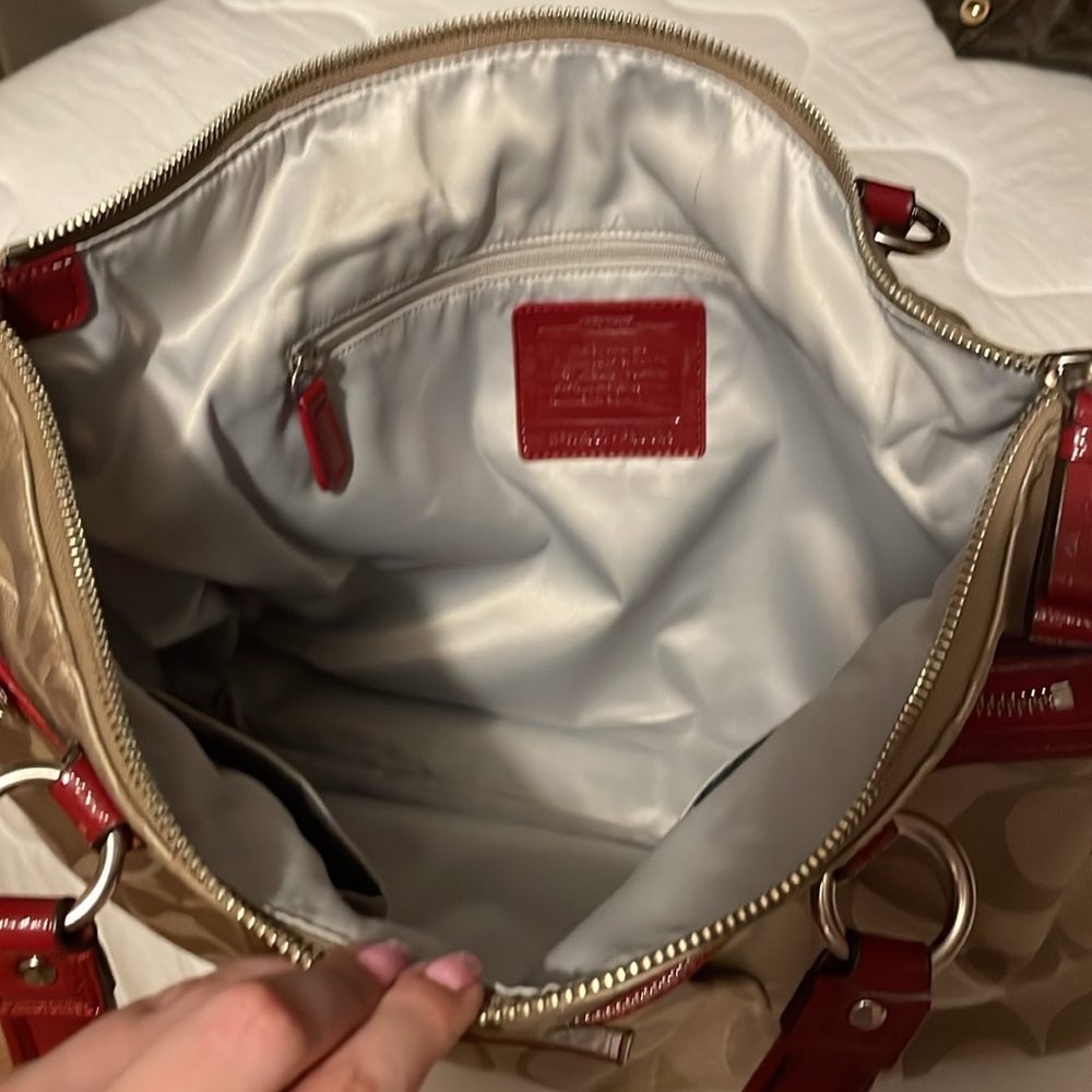 Large Coach Poppy Collection Handbag. - Picture 4 of 7